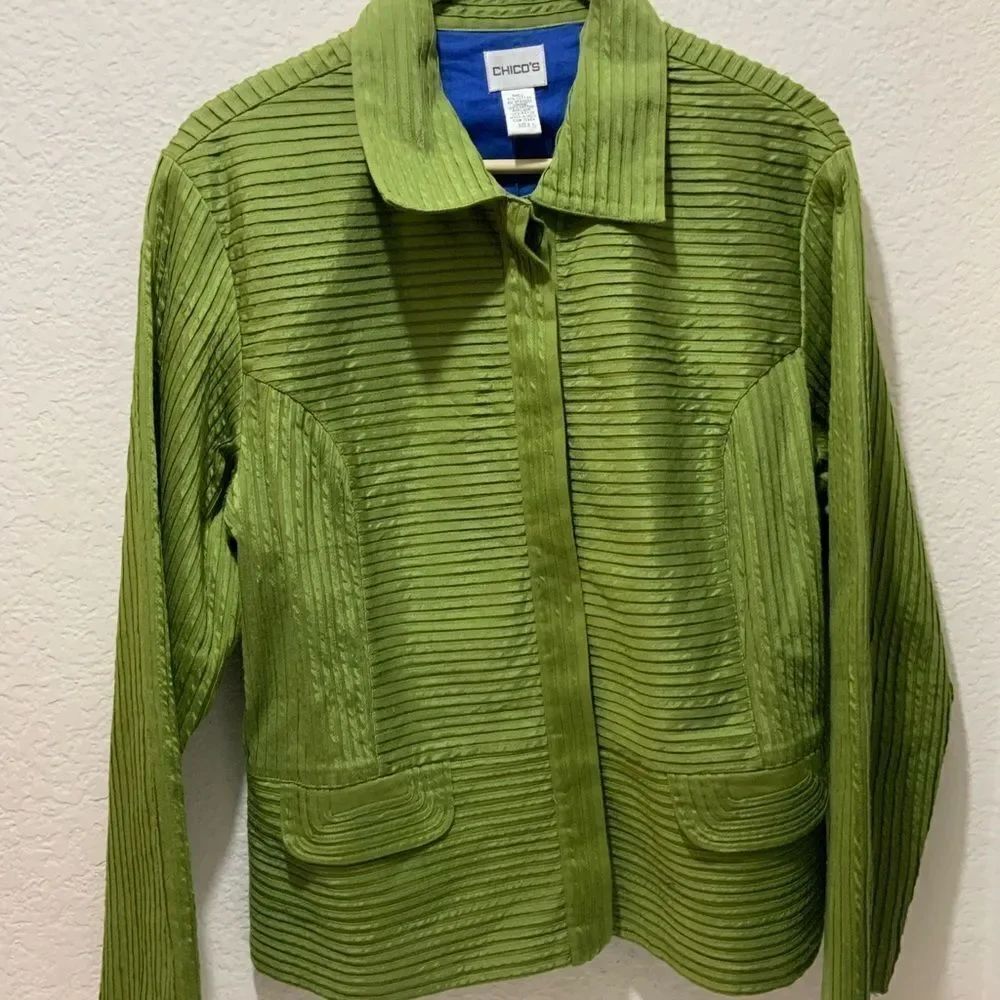 Beautiful Women's Size 2 Chico's Green Pleated LS Lined Blazer Jacket